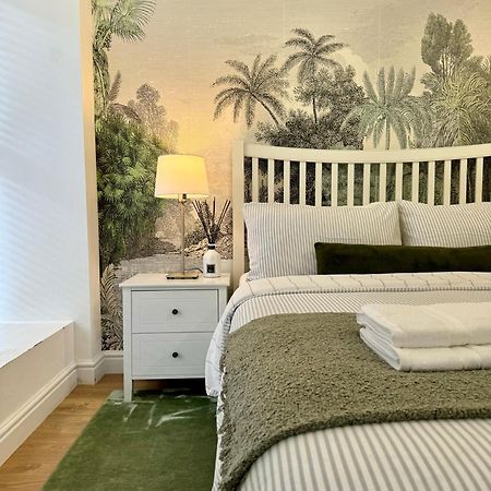 Holiday Home 2Br L 2Ba With Patio-Sleep 6 London Bagian luar foto