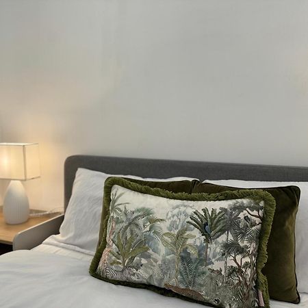 Holiday Home 2Br L 2Ba With Patio-Sleep 6 London Bagian luar foto