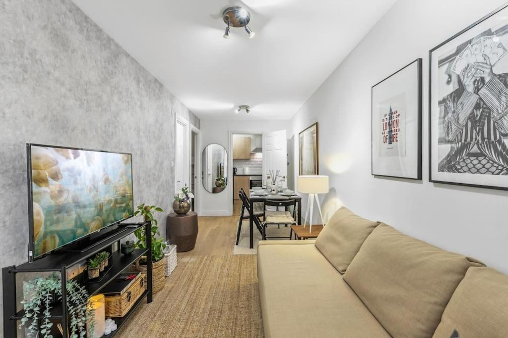 Holiday Home 2Br L 2Ba With Patio-Sleep 6 London Bagian luar foto