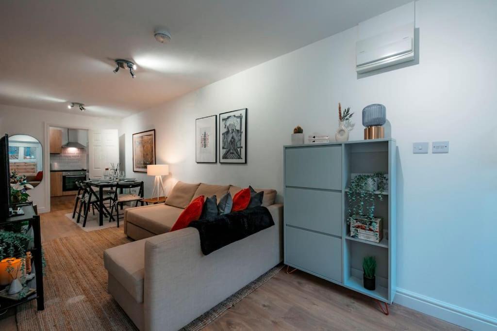 Holiday Home 2Br L 2Ba With Patio-Sleep 6 London Bagian luar foto