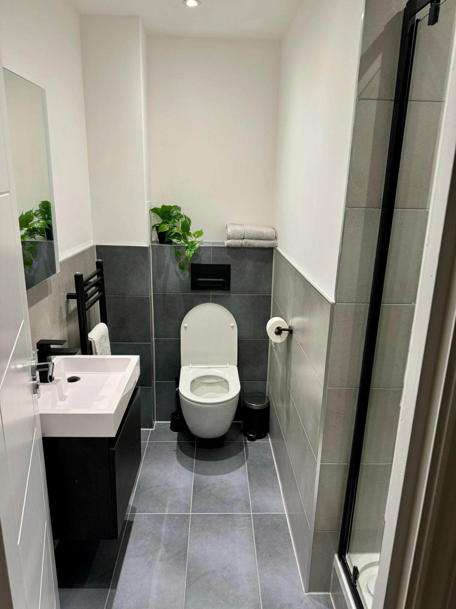 Holiday Home 2Br L 2Ba With Patio-Sleep 6 London Bagian luar foto
