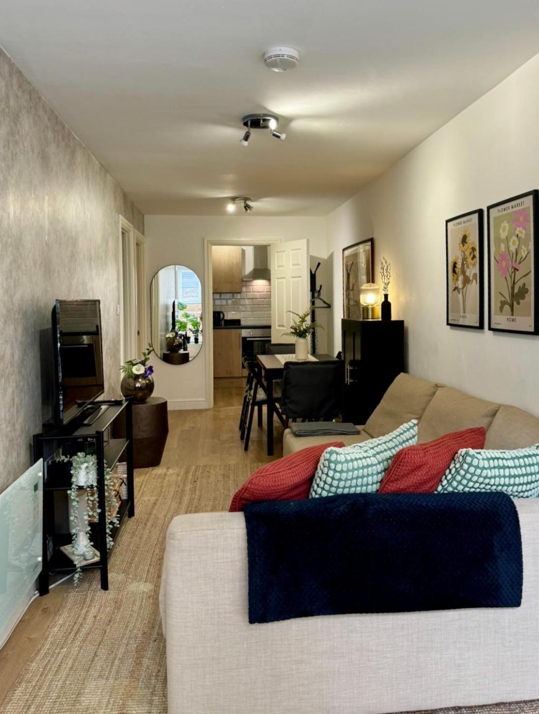 Holiday Home 2Br L 2Ba With Patio-Sleep 6 London Bagian luar foto