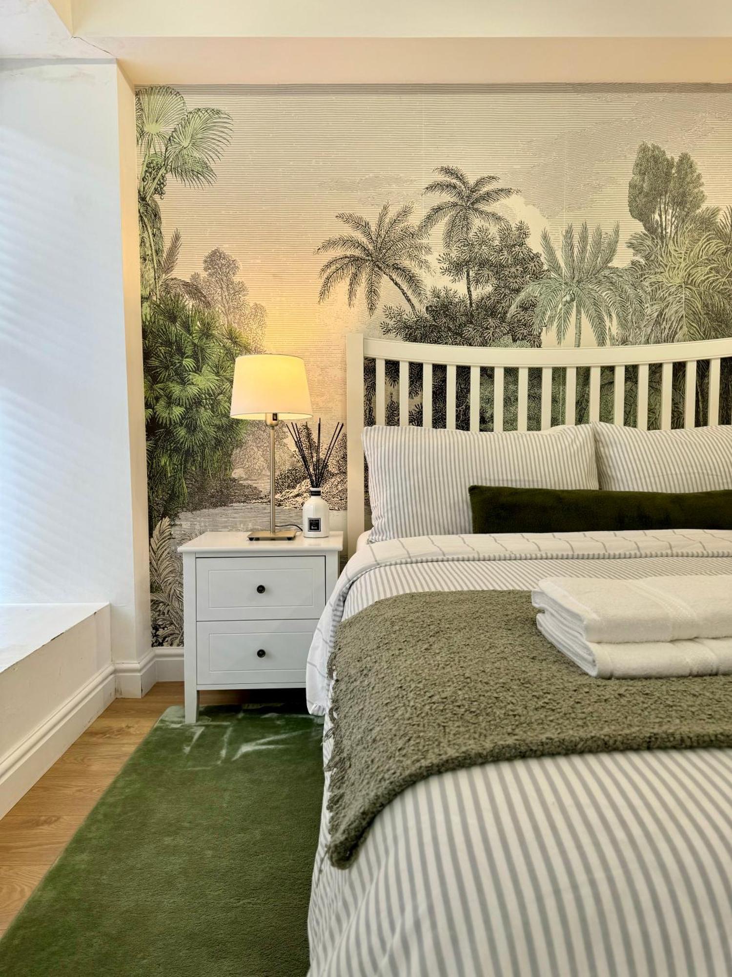 Holiday Home 2Br L 2Ba With Patio-Sleep 6 London Bagian luar foto