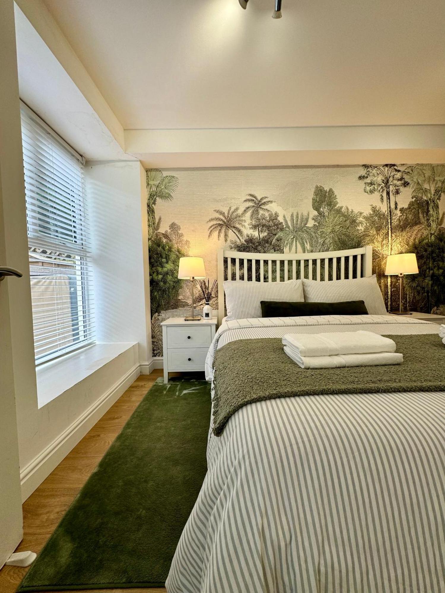 Holiday Home 2Br L 2Ba With Patio-Sleep 6 London Bagian luar foto