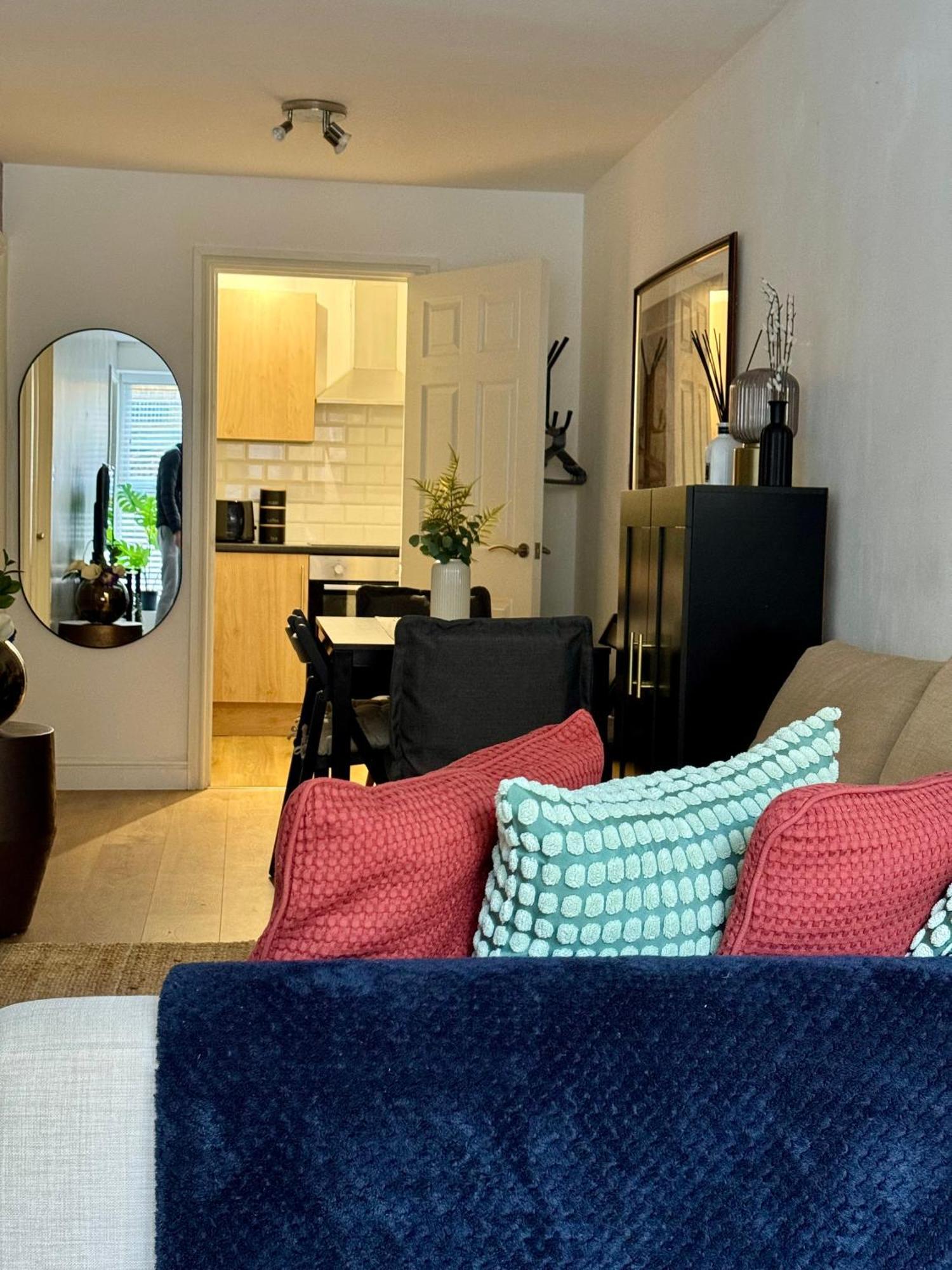 Holiday Home 2Br L 2Ba With Patio-Sleep 6 London Bagian luar foto