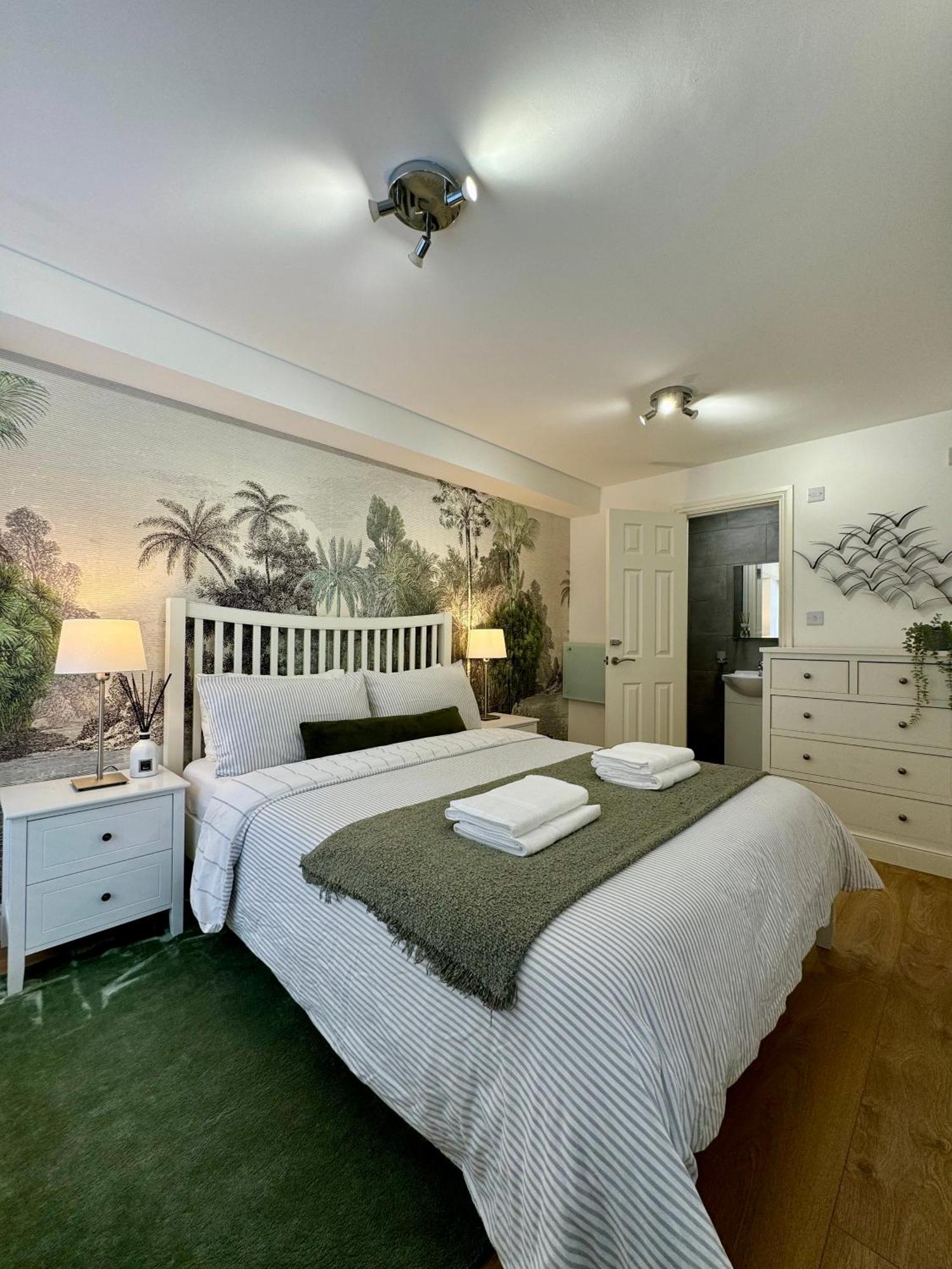 Holiday Home 2Br L 2Ba With Patio-Sleep 6 London Bagian luar foto