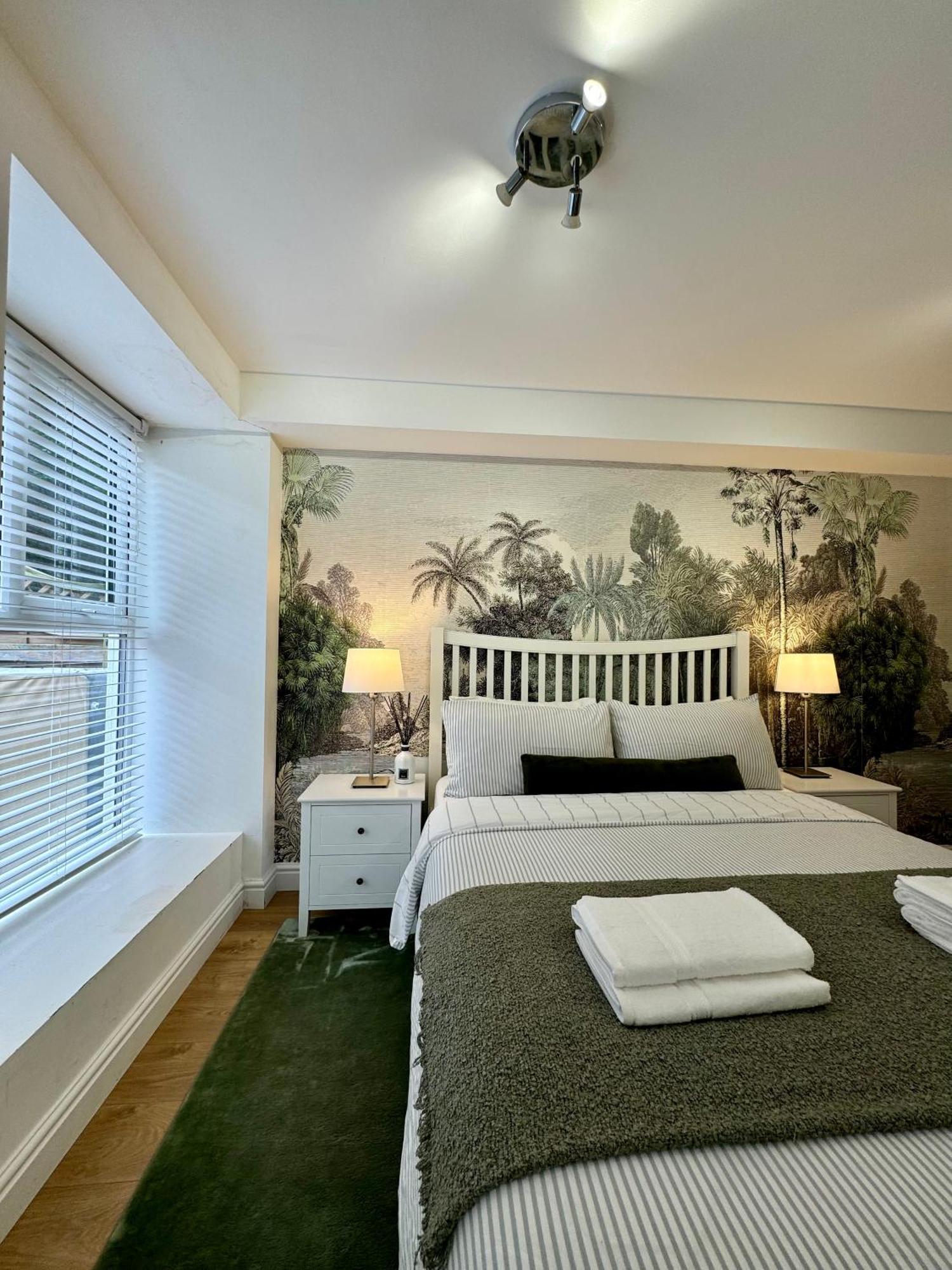 Holiday Home 2Br L 2Ba With Patio-Sleep 6 London Bagian luar foto