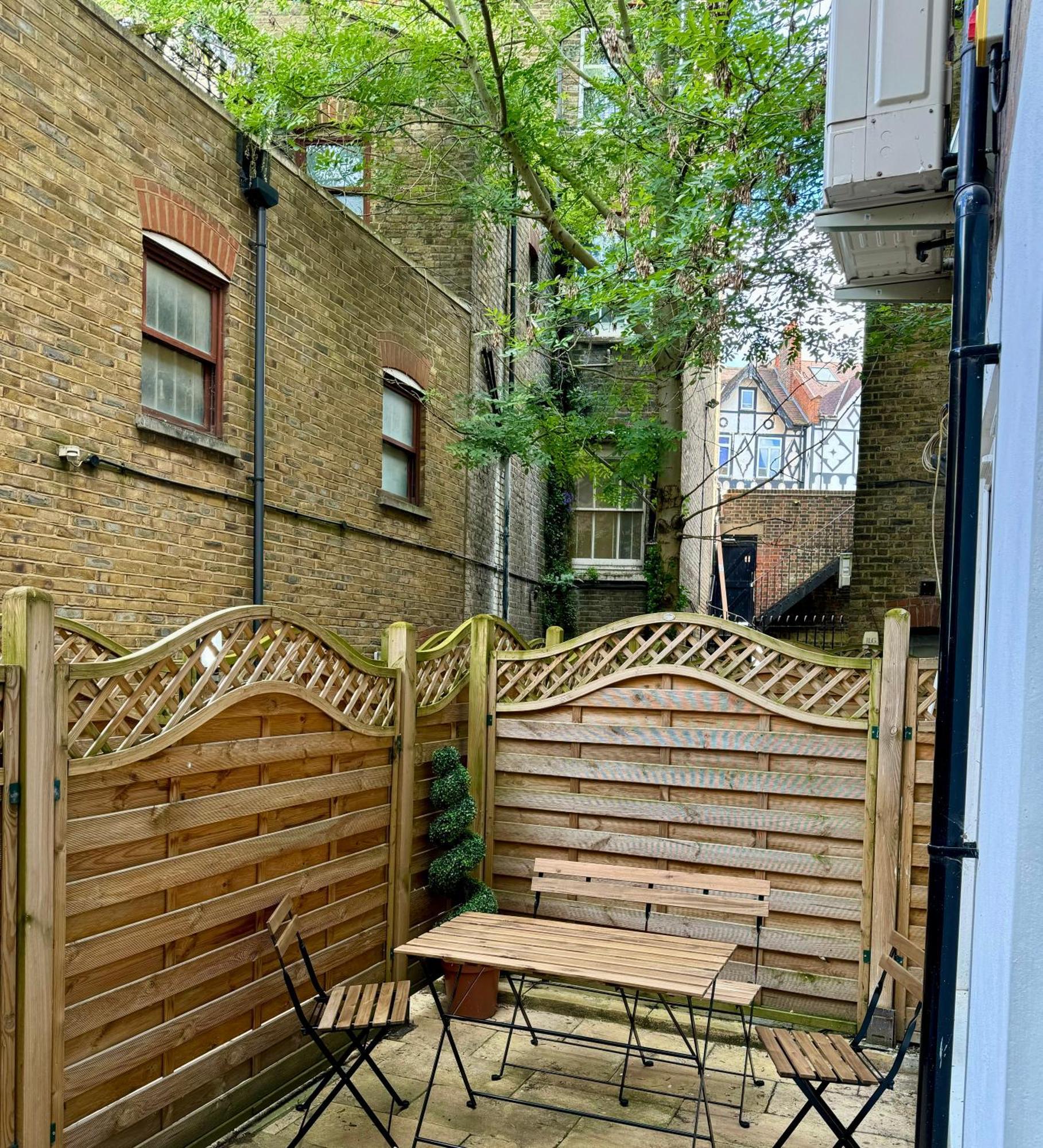 Holiday Home 2Br L 2Ba With Patio-Sleep 6 London Bagian luar foto