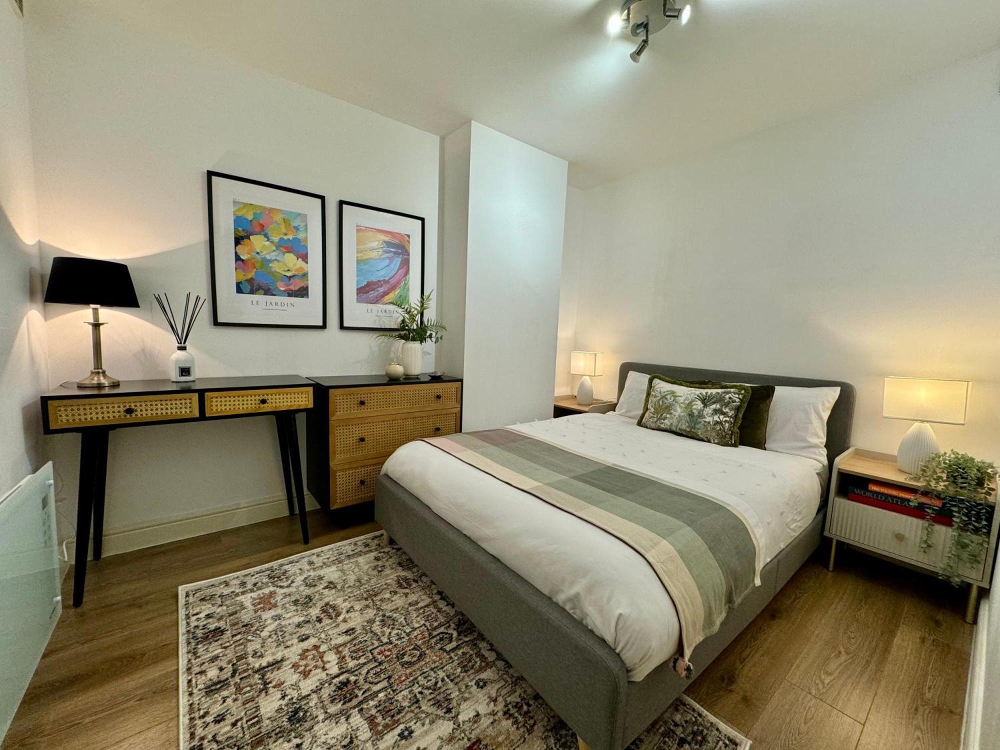 Holiday Home 2Br L 2Ba With Patio-Sleep 6 London Bagian luar foto